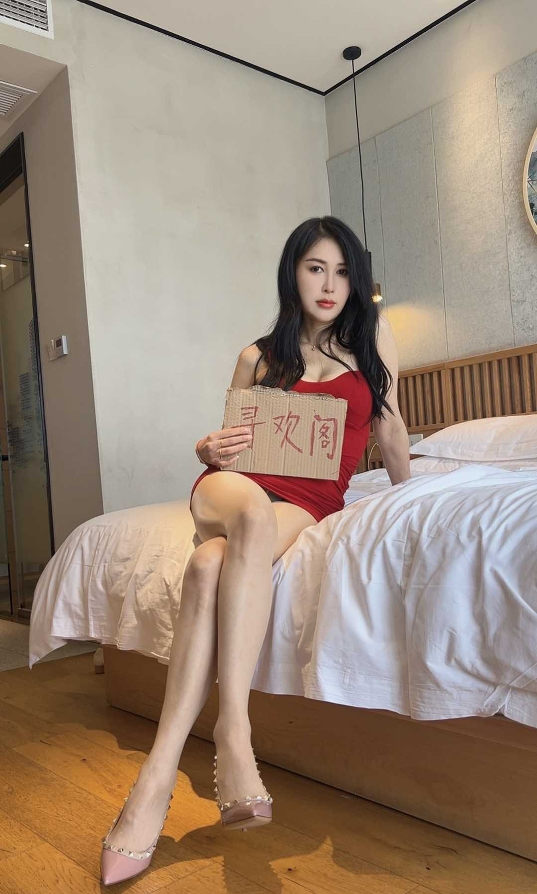轻熟御姐长腿高跟配丝袜魅惑人心