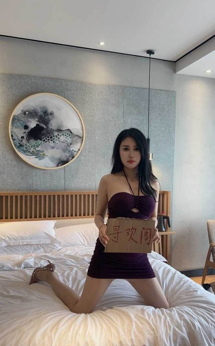 轻熟御姐长腿高跟配丝袜魅惑人心
