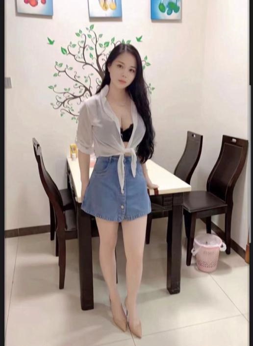 海珠大奶小月