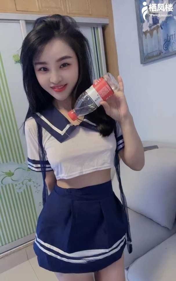 天然胸学生妹彩儿