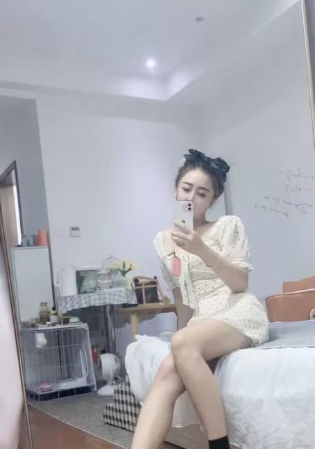大奶艾琳妹子