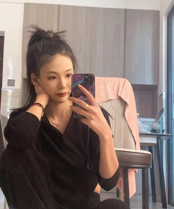 静安骨感美女