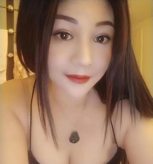 巨臀后入式天花板