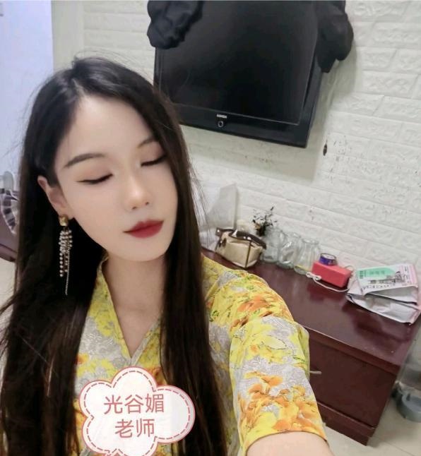 光谷步行街眉老师