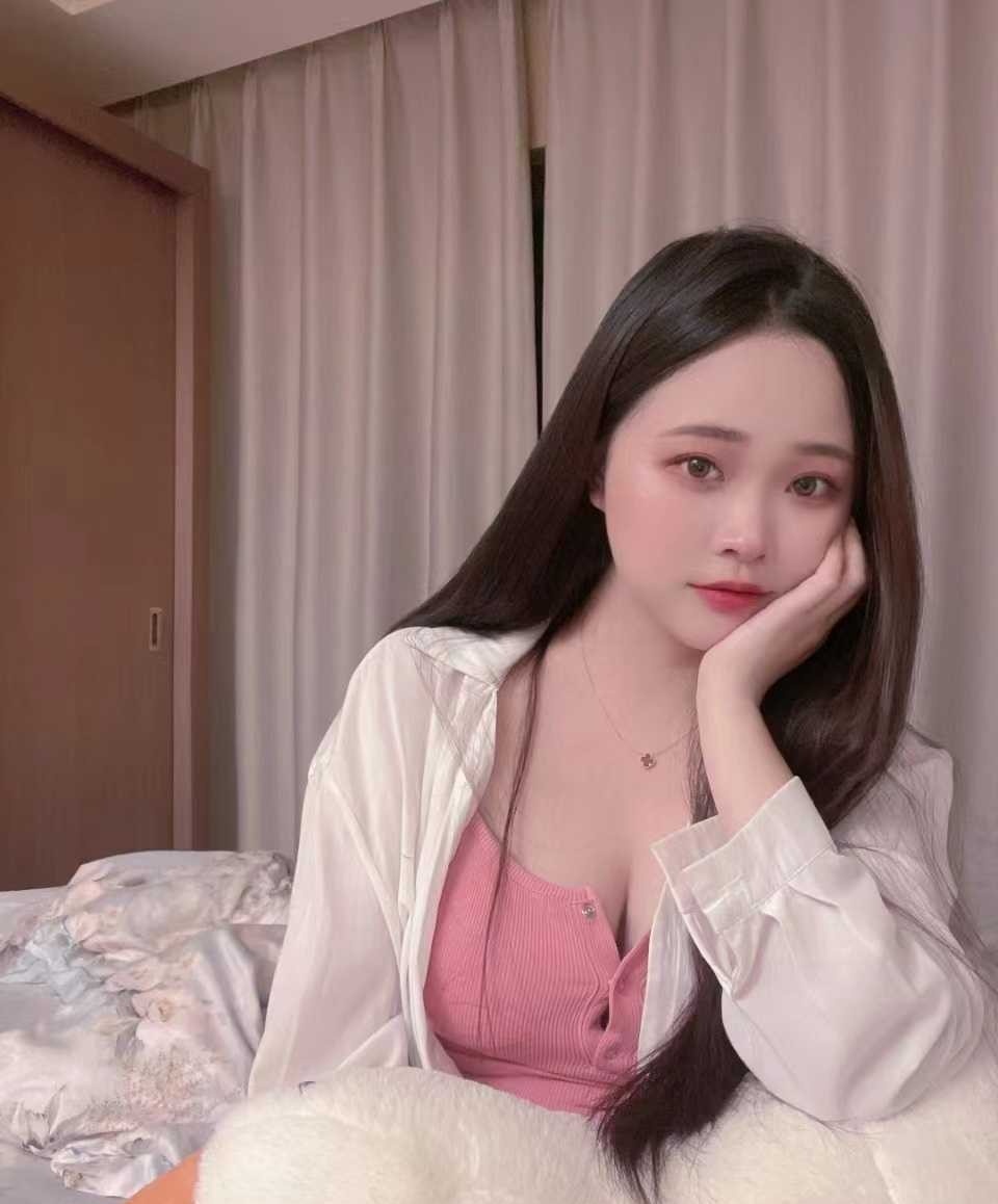 微胖嫩妹胸很大