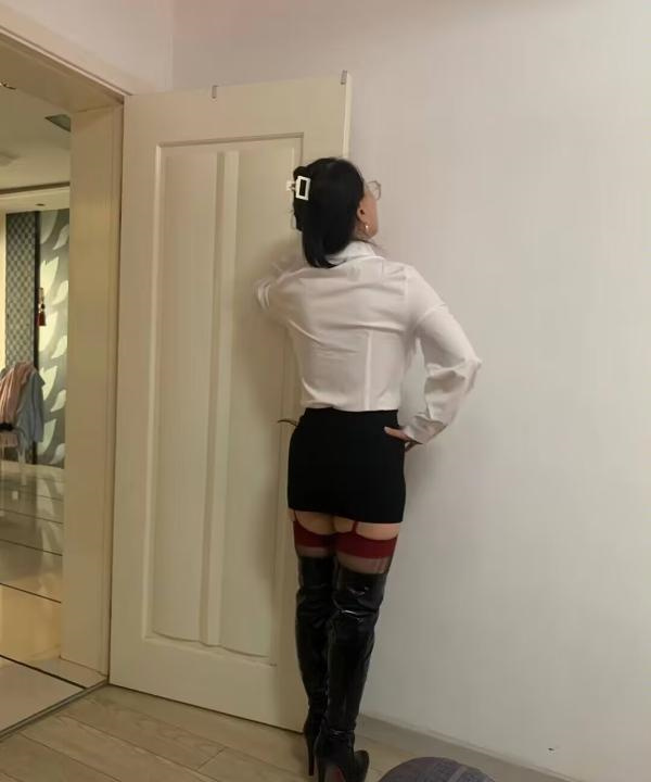 性感闷骚熟女