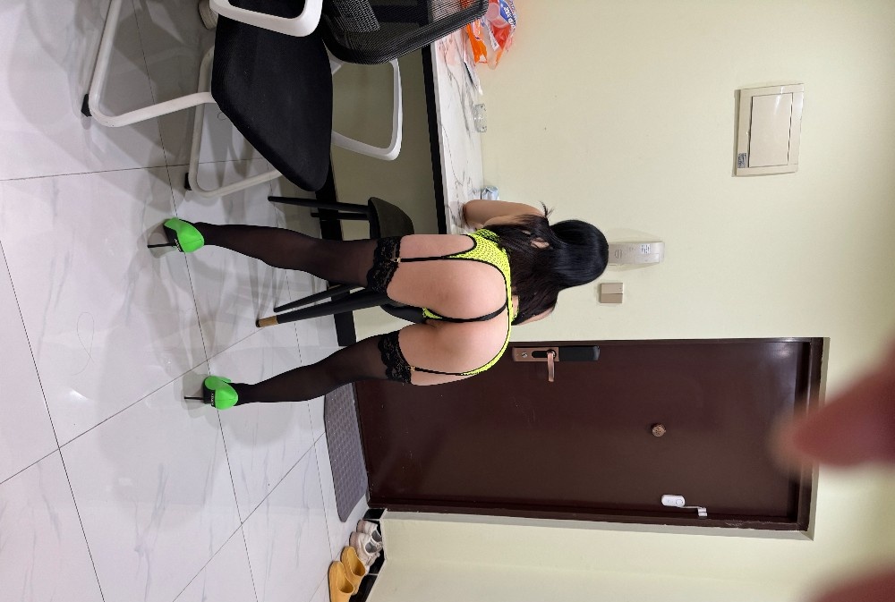 女人味十足熟女，妩媚勾人