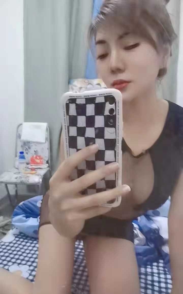 乌鲁木齐小妹儿，胸挺屁股翘（爆操）