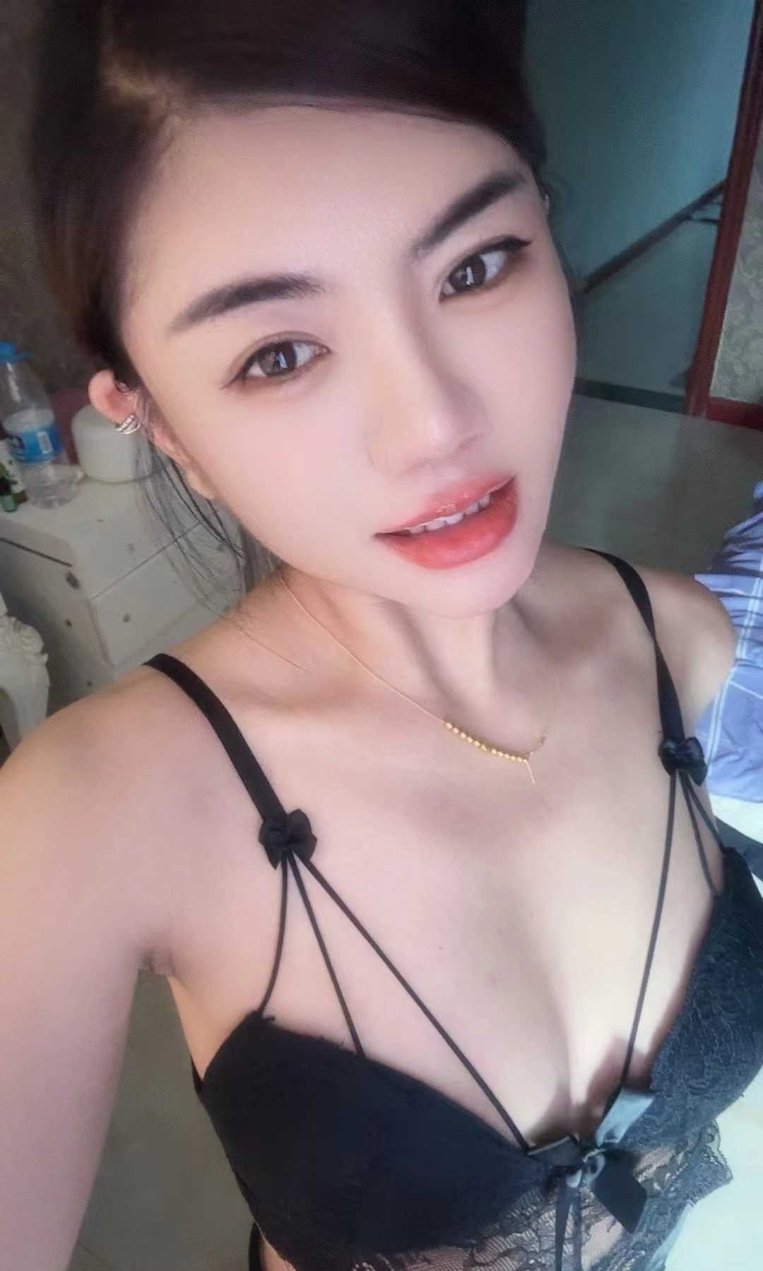 乌鲁木齐小妹儿，胸挺屁股翘（爆操）
