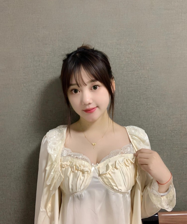 性价比高大胸妹