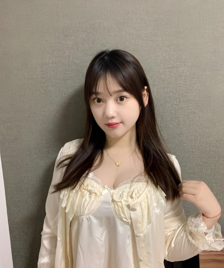 性价比高大胸妹