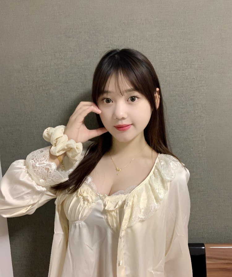 性价比高大胸妹
