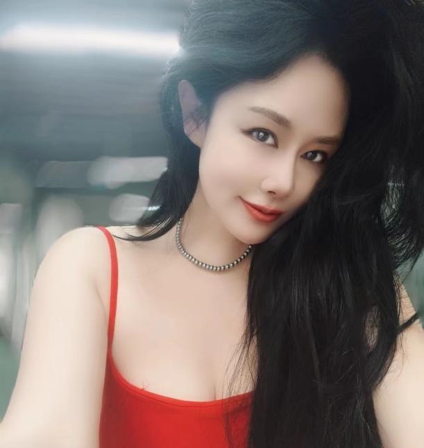 栖霞高挑美女