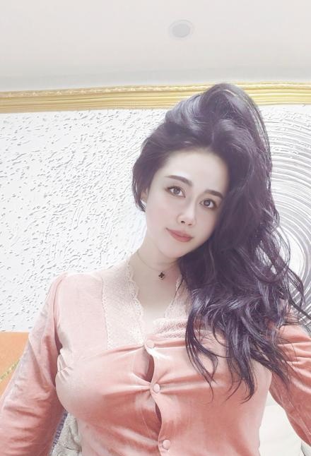 栖霞高挑美女