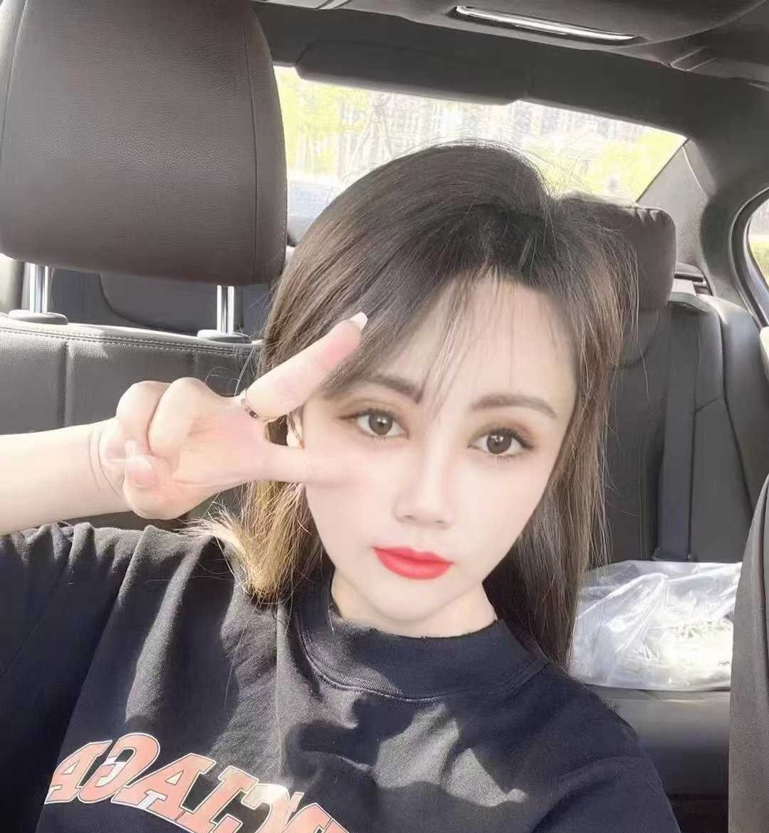 黑丝苗条小骚妇