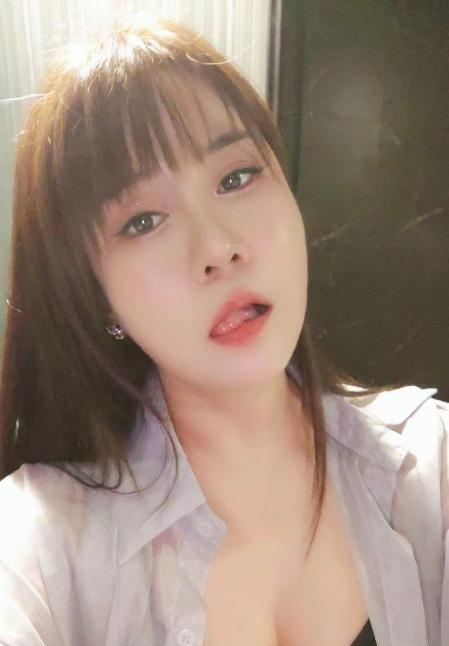 服务系制服少妇小梅