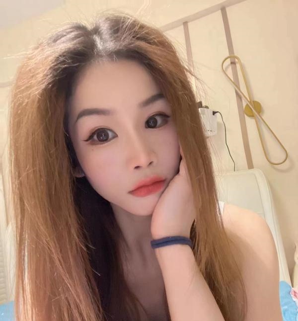 舌吻深喉广西小姐姐