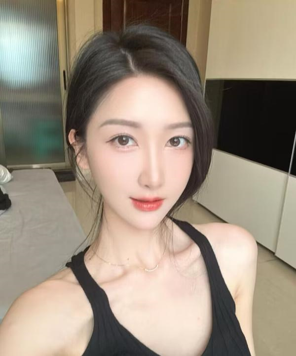 微整大胸翘臀少妇