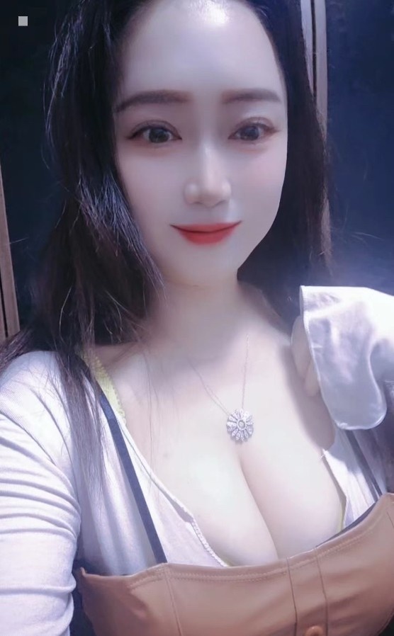 鼓楼大胸