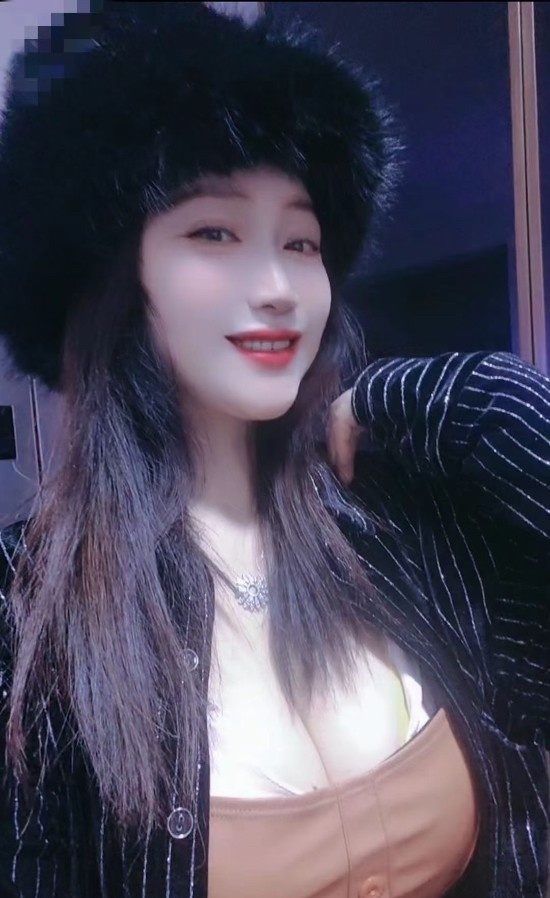 鼓楼大胸