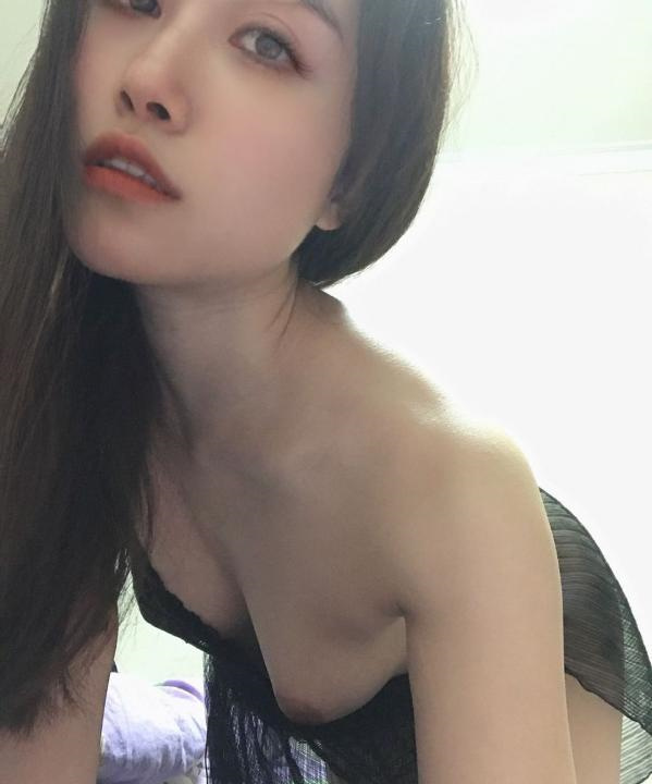 翘臀骚女深喉妹