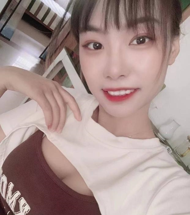 天河岗顶小少妇
