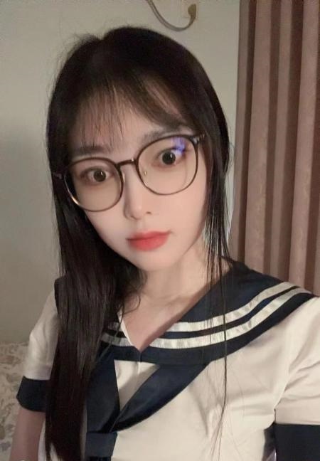 南山文静眼镜妹小桃