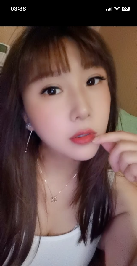 大胸胸小姐姐