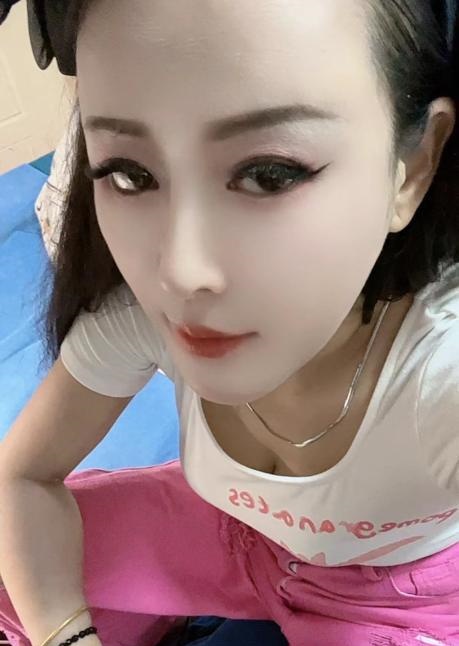 纹身美少妇