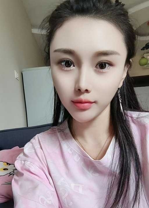 妹子长相甜美