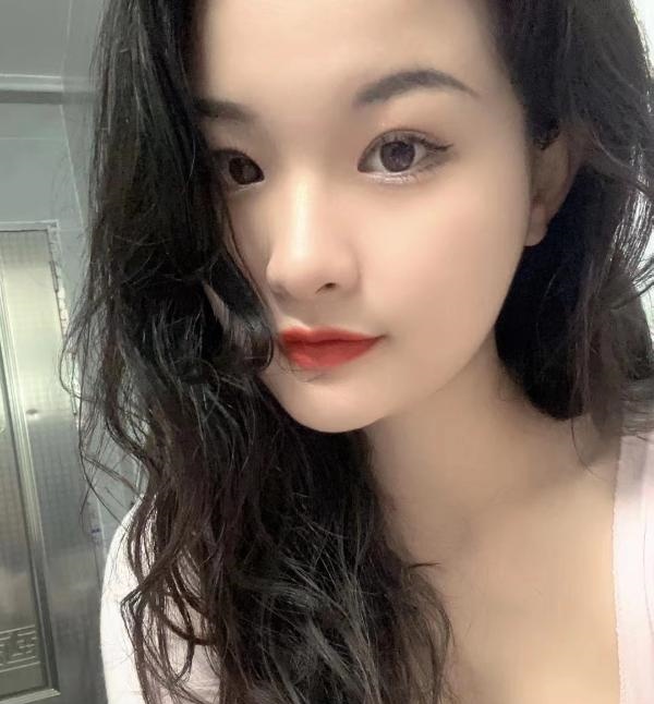 想入非非的妃儿