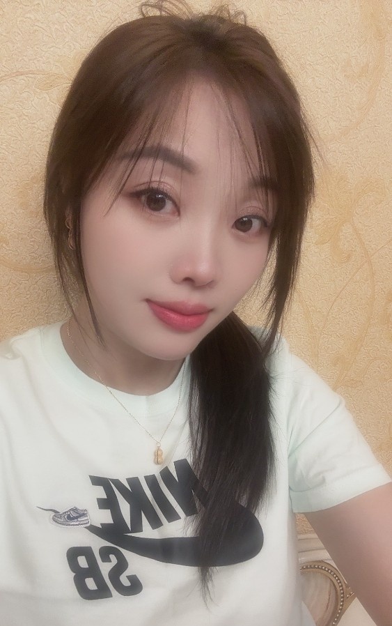 活泼开朗豹纹少妇