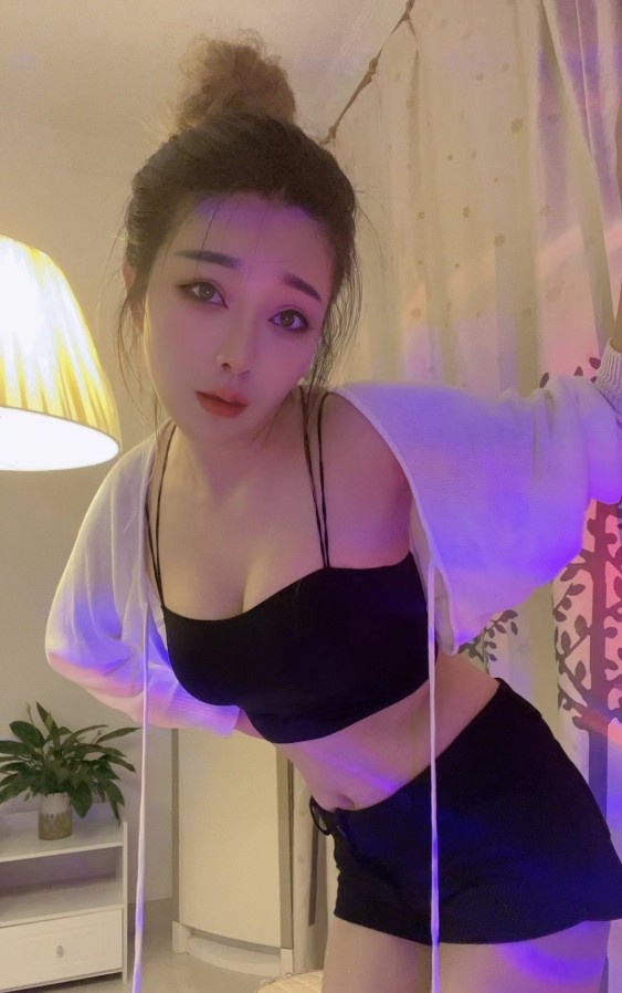 巨乳巨臀奈奈