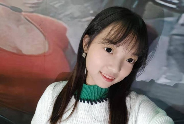 年轻嫩妹钉钉