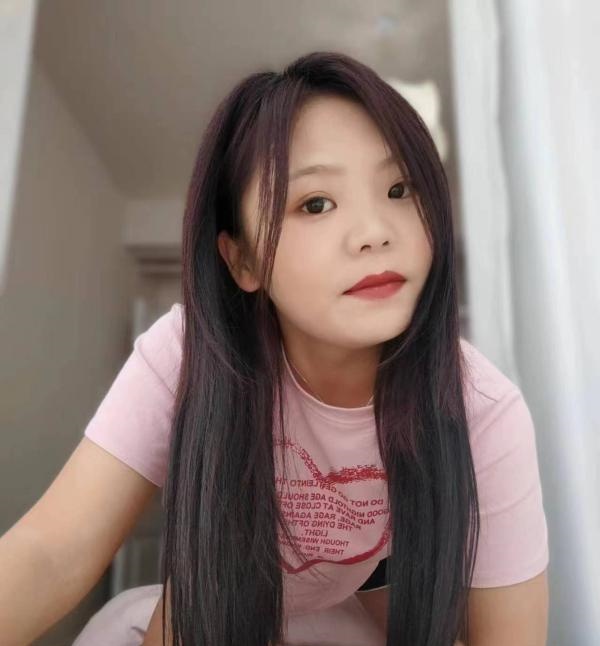 天心纯素颜嫩妹子
