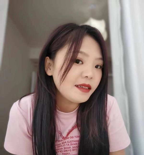天心纯素颜嫩妹子