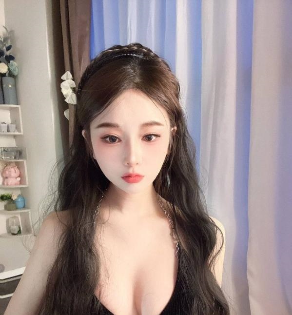 大胸高颜长腿妹