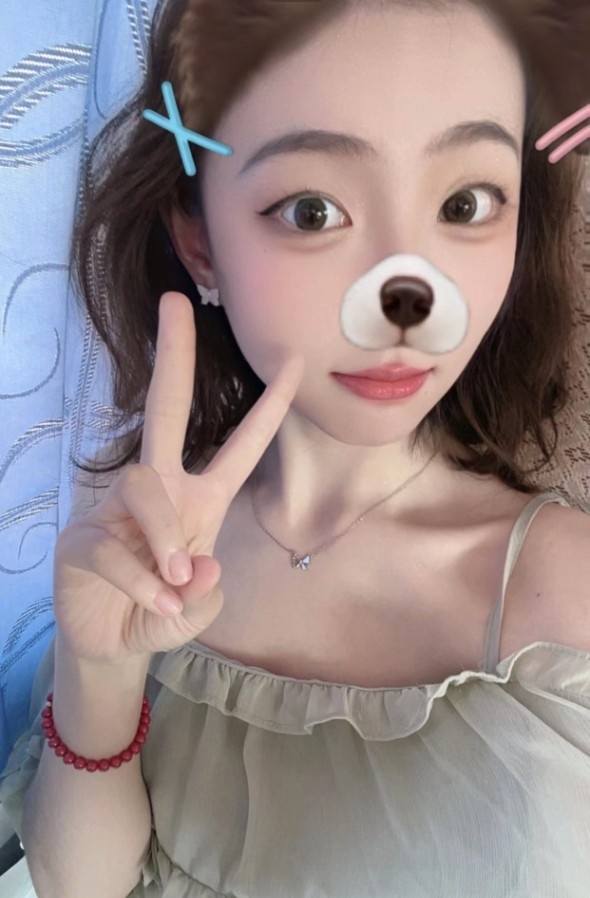 骚气十足的可爱嫩妹