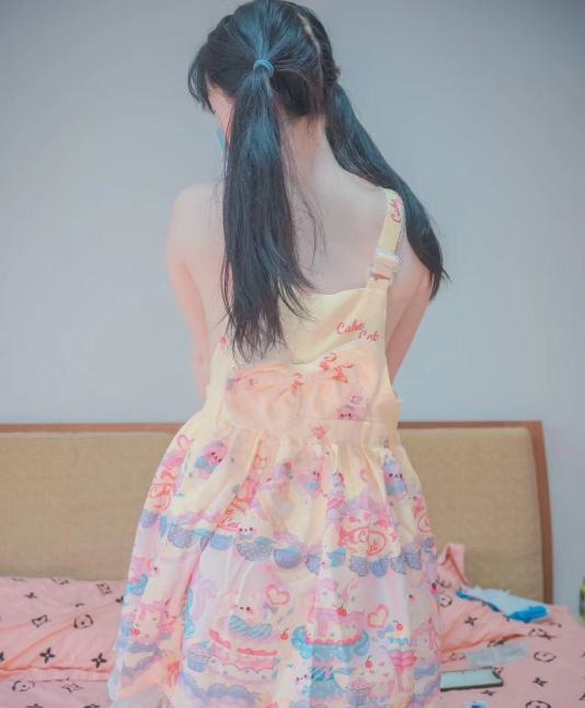 南京白虎草莓妹妹