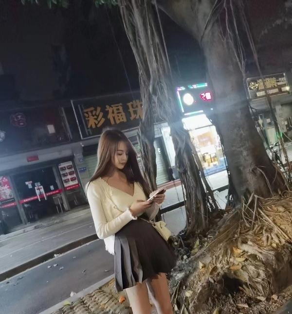 大奶服务系御姐