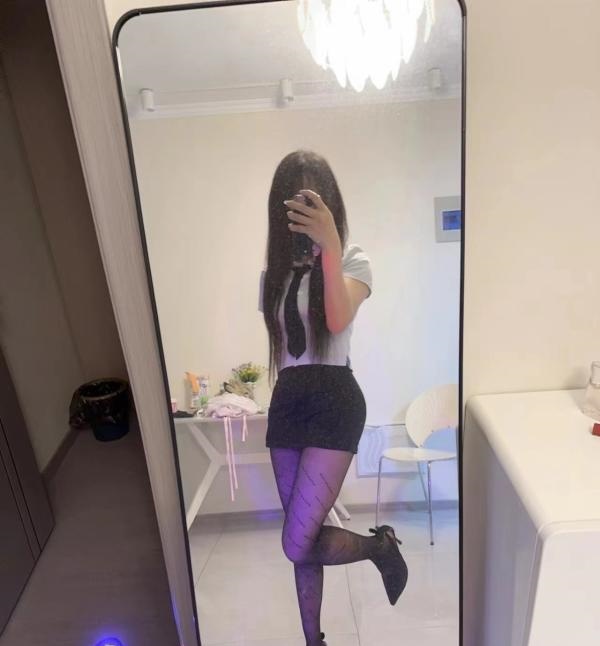 百变开心美女