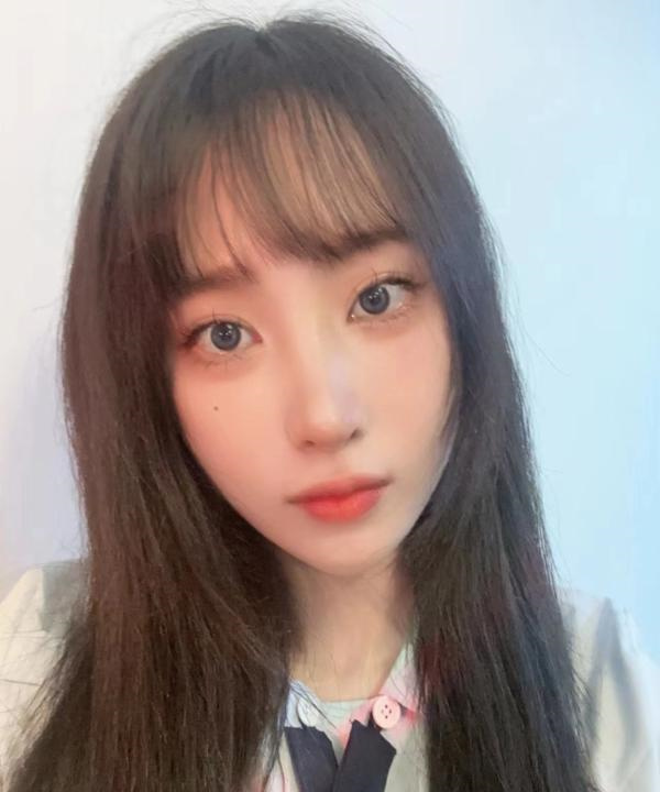 百变开心美女