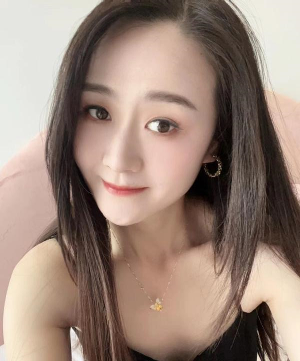 天心肤白貌美妹子