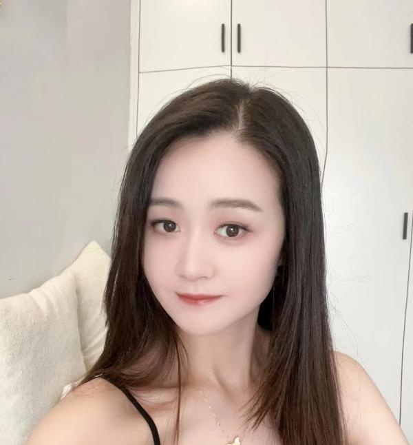 天心肤白貌美妹子