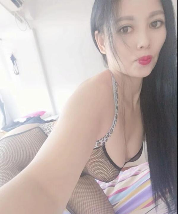 N刷黑丝大胸姐姐