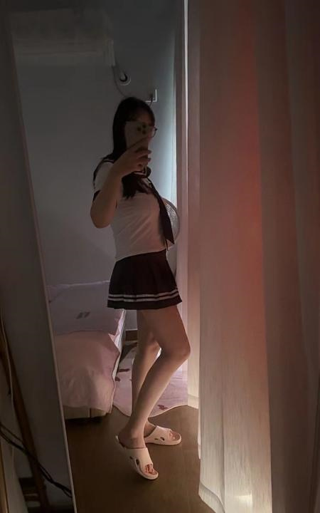 南山温柔眼镜妹