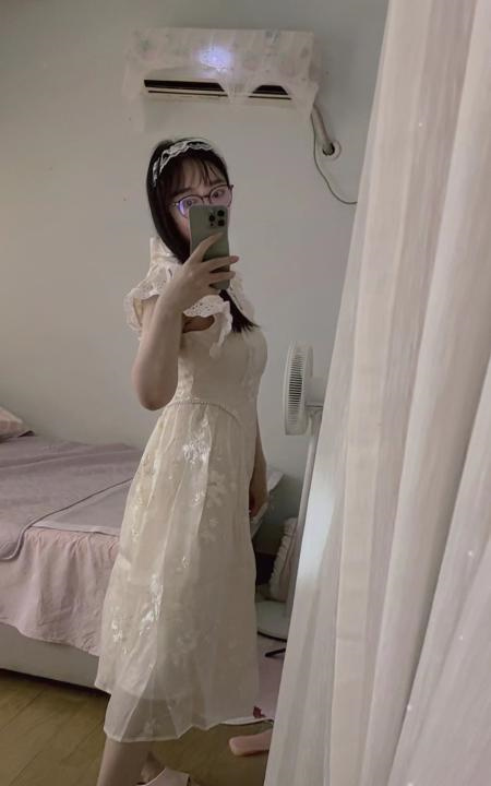 南山温柔眼镜妹
