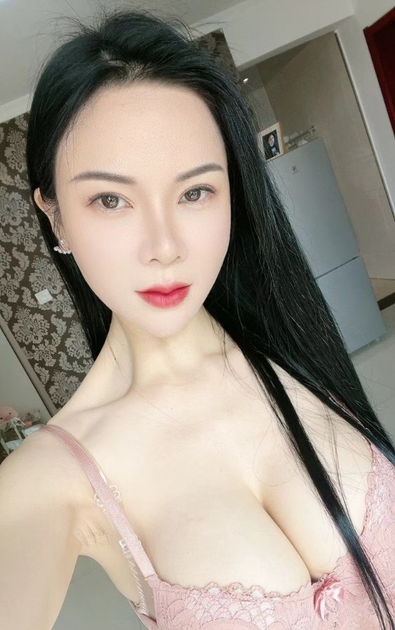 体育场瑜伽老师