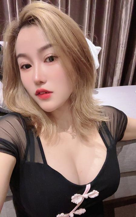 蜀山大胸服务型美女