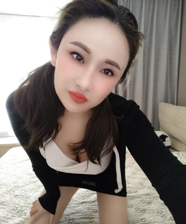 昆山肤白貌美大长腿